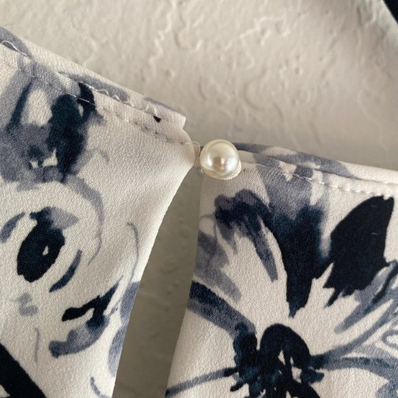 Karl Lagerfeld Womens Yessie Blouse Trumpet Sleeve Floral Size XL White Pearl - Picture 9 of 13